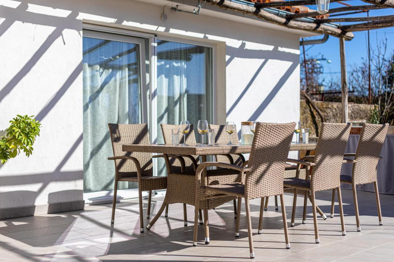 Villa Elm Milohnici Екстериор снимка